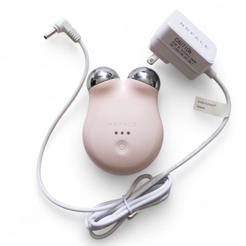 NuFACE Facial Toning Device Microcurrent Skincare Tool w/ Charger